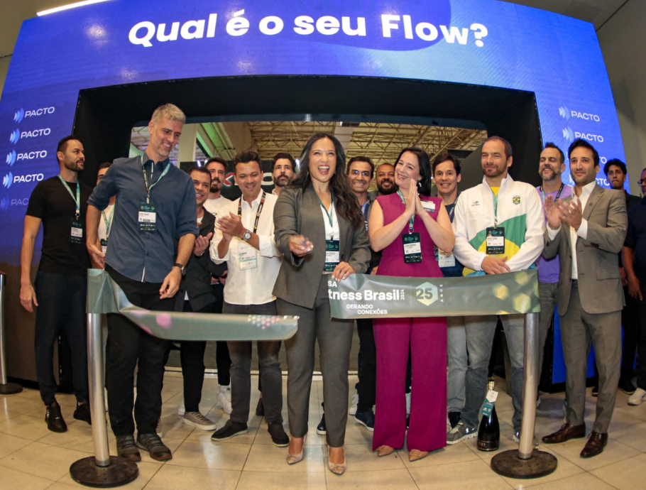 2024 IHRSA Fitness Brasil ribbon cutting 910x690